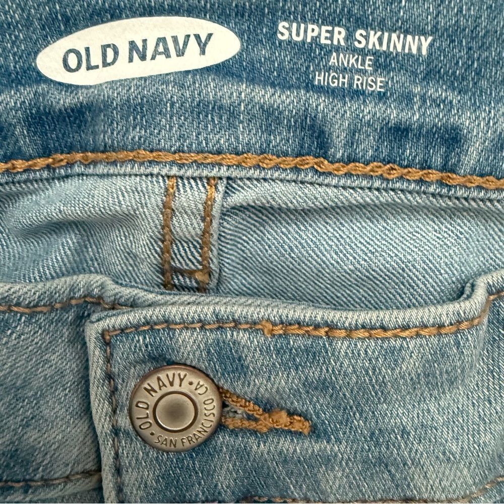 Old Navy High Rise Super Skinny Distressed Raw Hem Jeans Light Wash 6 Tall - Picture 3 of 6